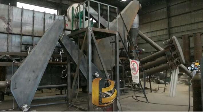 无烟连续式木屑成人向日葵视频免费加工木炭的生产现场