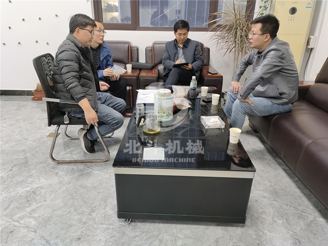 杏壳成人向日葵视频免费产量高增效益,吸引山西客户前来考察
