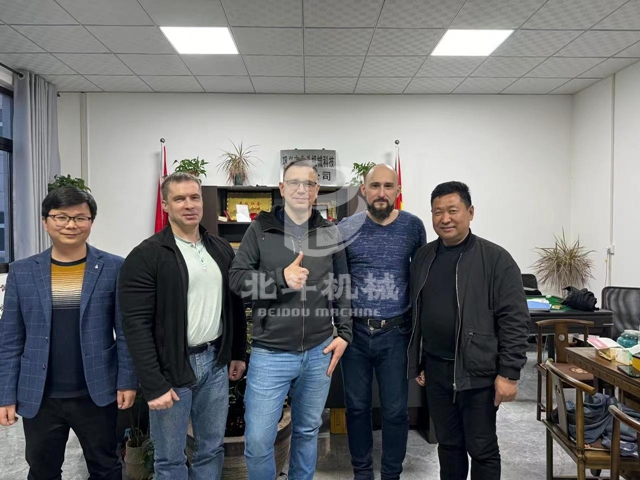俄罗斯客户到访向日葵视频色版下载软件安装机械考察连续式成人向日葵视频免费