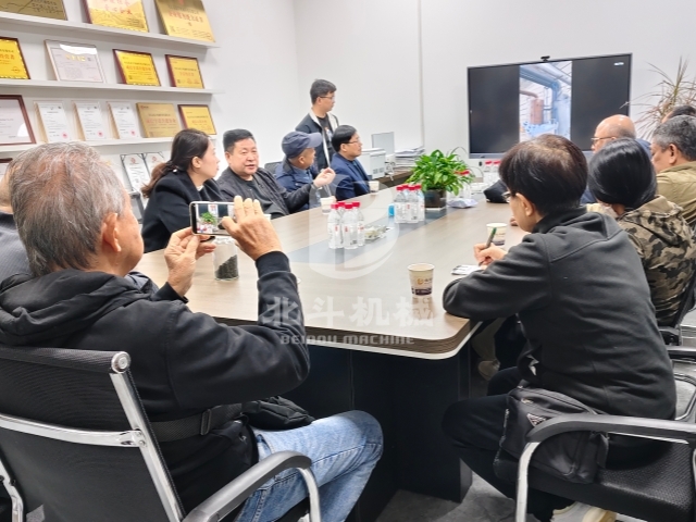 共话合作新篇!印尼考察团与向日葵视频色版下载软件安装张总洽谈成人向日葵视频免费项目